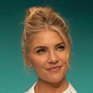 amanda kloots age