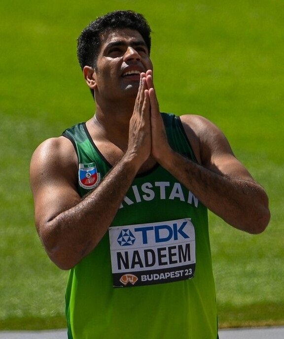 arshad nadeem height in feet